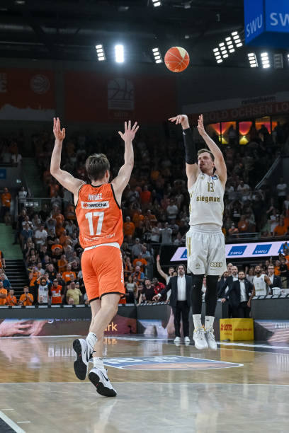 借强大的冲 借强大的冲