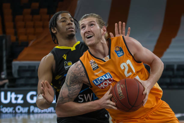 在采访中表 在采访中表